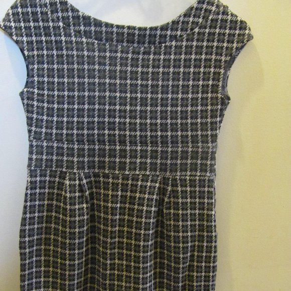 Lovely and simple FOREVER 21 Dress - Picture 2 of 2